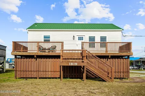 1819 N New River Dr, Surf City, NC 28445