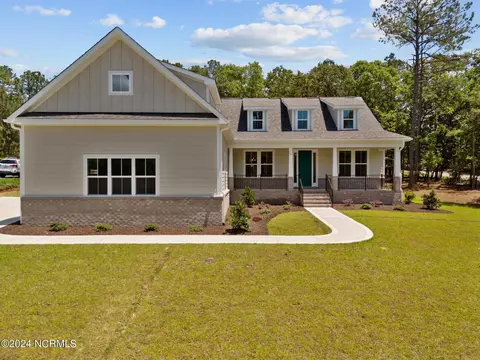 114 Carriage Park Dr, West End, NC 27376