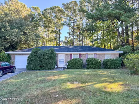 111 Hillside Ct, Jacksonville, NC 28546