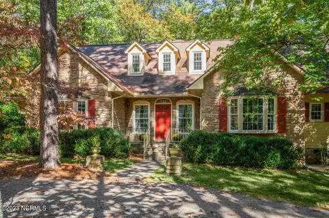 120 Caitlin Ct, Southern Pines, NC 28387
