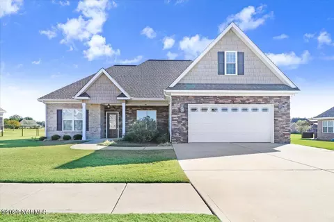113 N Merganser Dr, Pikeville, NC 27863
