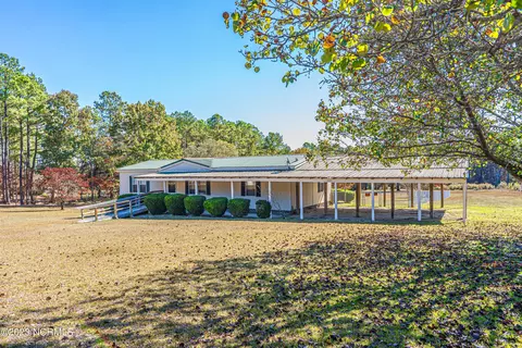 239 Deer Trl, Hamlet, NC 28345