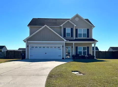 110 Landover Dr, Richlands, NC 28574