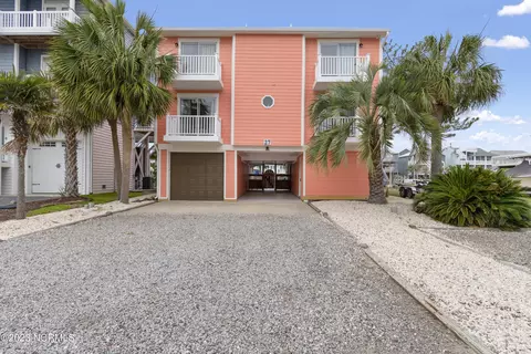 27 Moore St, Ocean Isle Beach, NC 28469