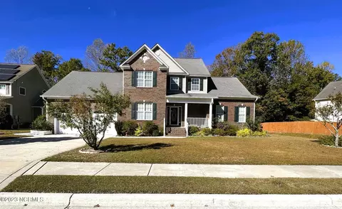 102 Castelnau Ct, Jacksonville, NC 28540