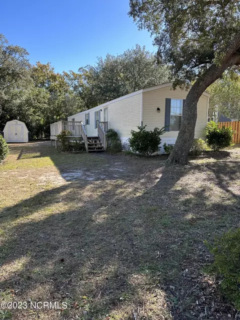 120 NE 78th St, Oak Island, NC 28465