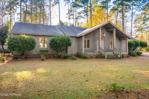 402 Broad Creek Dr, Washington, NC 27889