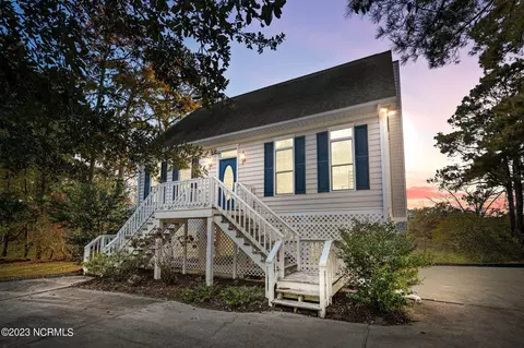 5300 Trade Winds Rd, New Bern, NC 28560