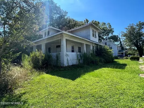 209 W Academy St, Robersonville, NC 27871