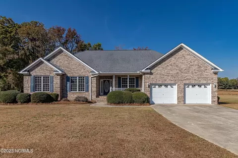 107 N Woodridge Dr, Pikeville, NC 27863