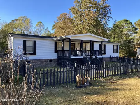 103 Mcclendon Ct, Richlands, NC 28574