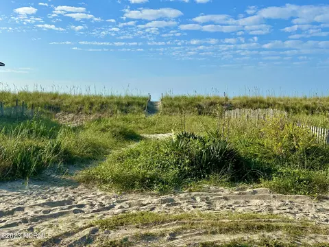 621 E Beach Dr, Oak Island, NC 28465