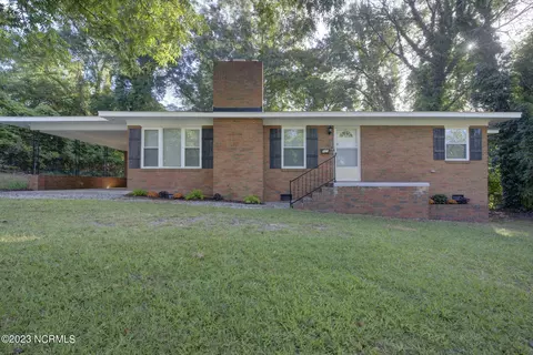 121 S Stewart St, Rockingham, NC 28379