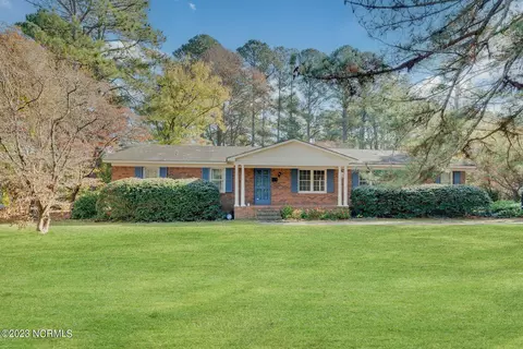 1901 Clarksville Dr, Scotland Neck, NC 27874