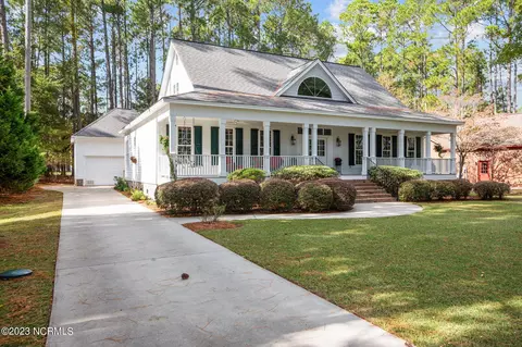 912 Crooked Creek Dr, New Bern, NC 28560