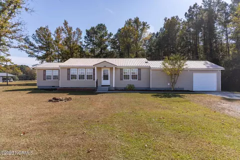 700 Croomsbridge Rd, Burgaw, NC 28425