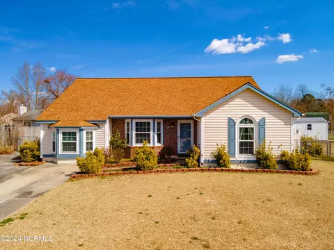202 Mahogany Dr, Jacksonville, NC 28540