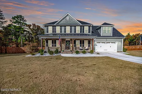 858 Winston Pines Dr, Aberdeen, NC 28315
