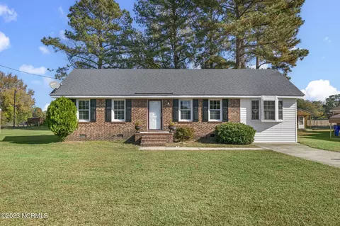 606 N Lynnhaven Dr, Elm City, NC 27822