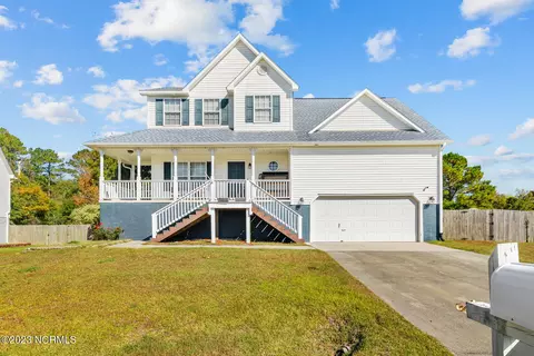 158 Forest Bluff Dr, Jacksonville, NC 28540
