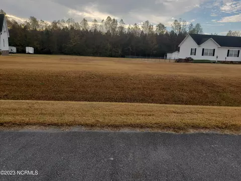 2263 Blackhawk Dr, Farmville, NC 27828