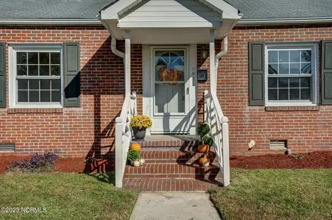 1105 Cherry St, Tarboro, NC 27886 photo 3