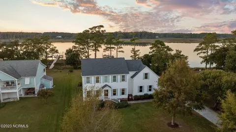 403 Pelican Harbor Rd, Beaufort, NC 28516