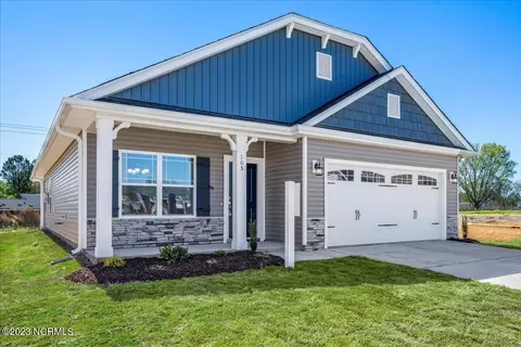 388 Copper Creek Dr, Winterville, NC 28590