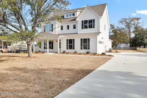 221 Tumbling Brook Ln, Holly Ridge, NC 28445