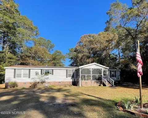 181 Booth Ln, Richlands, NC 28574
