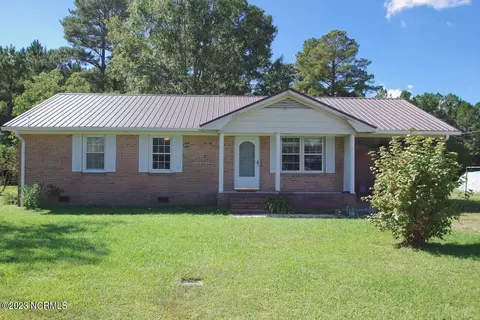 79 Eighth St, Maysville, NC 28555