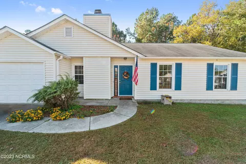 308 Overdale Cir, Jacksonville, NC 28546