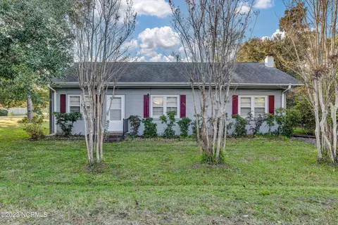 606 Fifth St, Carolina Beach, NC 28428