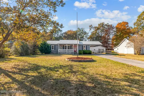 1110 Lakeview Ave, Richlands, NC 28574