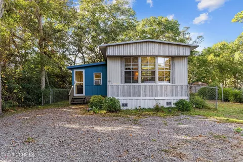 227 NE 66th St, Oak Island, NC 28465