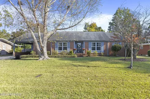 902 Vernon Dr, Jacksonville, NC 28540