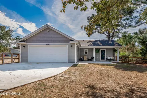 131 Freshwater Dr, Hubert, NC 28539