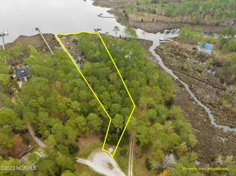 11 Starboard Ct, Aurora, NC 27806