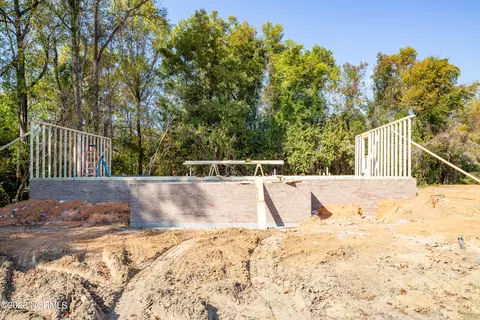205 Dixie Cir, Clinton, NC 28328 photo 9