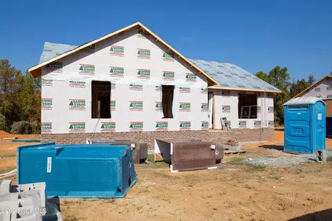 209 Dixie Cir, Clinton, NC 28328