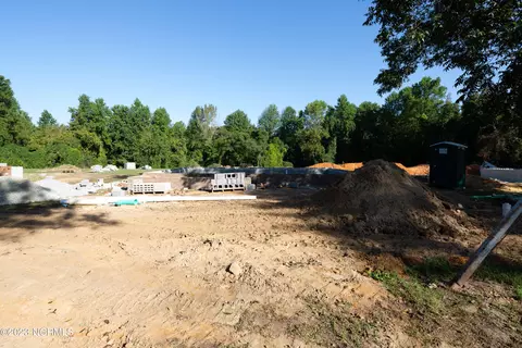 211 Dixie Cir, Clinton, NC 28328 photo 4