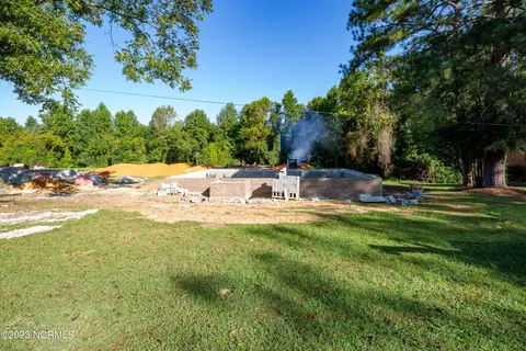 213 Dixie Cir, Clinton, NC 28328 photo 4
