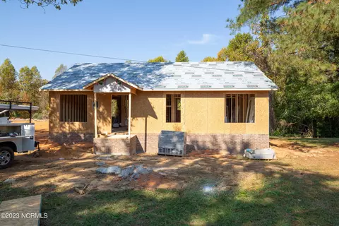 213 Dixie Cir, Clinton, NC 28328