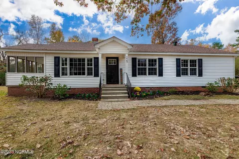 225 Grady Rd, Clinton, NC 28328