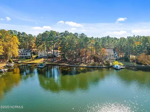 106 Lewallen Dr, West End, NC 27376