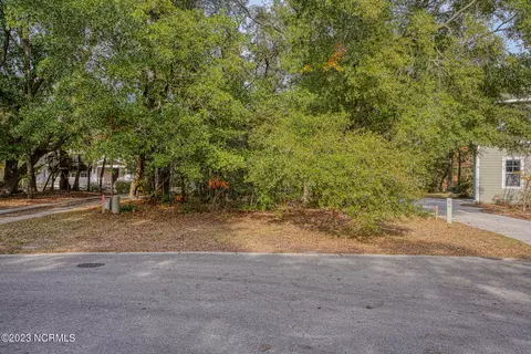 7913 Olde Pond Rd, Wilmington, NC 28411