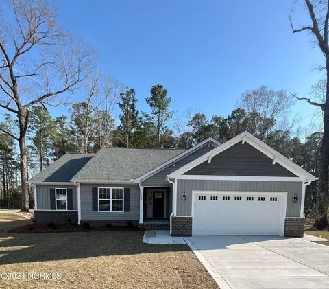2504 Wild Turkey Rd, New Bern, NC 28562