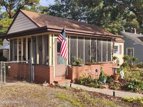 805 Morningside Dr, Wilmington, NC 28401