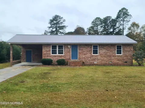 59 N Elmhurst St, Clarkton, NC 28433