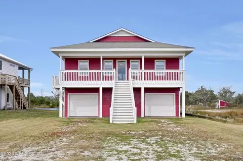 272 Waterway Dr, Sneads Ferry, NC 28460